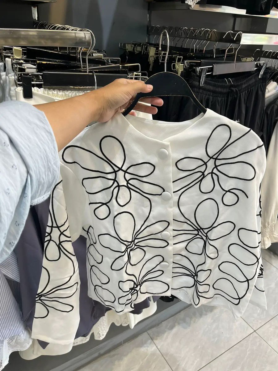 avelyanne's tweet photo. NO GATEKEEP! Emang semua orang harus tau toko ini sih 😭 Tempat paling pas buat nyari outfit cakep &amp; kekinian, isinya super lengkap dari daily top sampe baju tidur pun ada 🫶🏻✨ https://t.co/QWmOfXpoRf