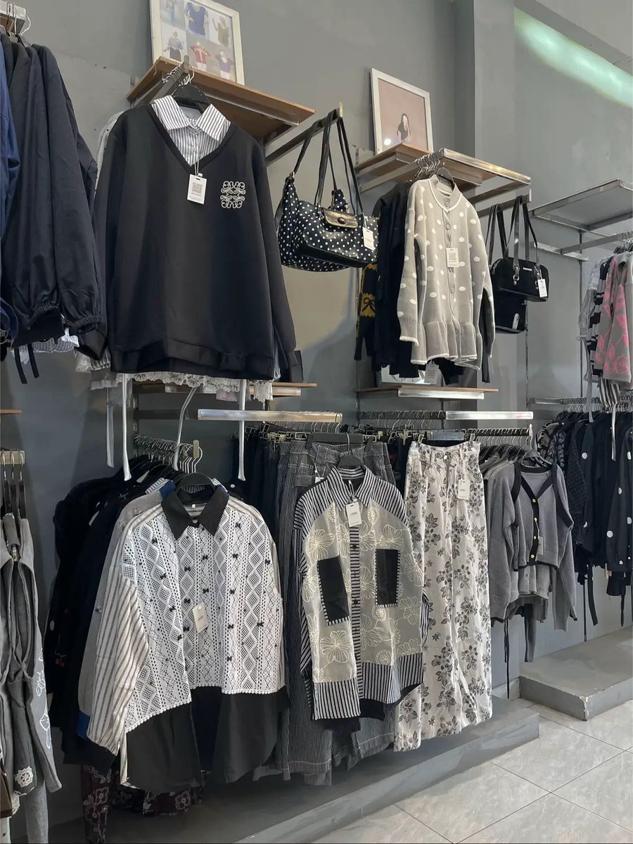 avelyanne's tweet photo. NO GATEKEEP! Emang semua orang harus tau toko ini sih 😭 Tempat paling pas buat nyari outfit cakep &amp; kekinian, isinya super lengkap dari daily top sampe baju tidur pun ada 🫶🏻✨ https://t.co/QWmOfXpoRf