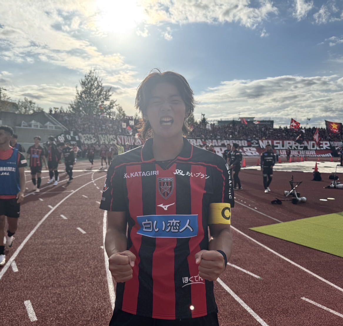 consaofficial's tweet photo. 🔥今日のブラボーユニフォーム🔥

16時より、コーナーキックから豪快なヘディングシュートを決めた、キャプテン西野 奨太選手のブラボーユニフォームを発売いたします❤️‍🔥❤️‍🔥🦑❤️‍🔥

ご購入はこちらから！
https://t.co/jh8ICmx6nO

#consadole #コンサドーレ https://t.co/wWmQUtcthQ