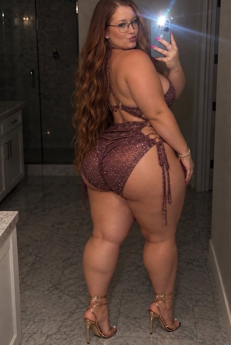 curvybabes34's tweet photo. Wow check the 🍑 and #thighmeat on this powerful redhead 🥵🥵🥵🥵 https://t.co/IS7BfYsDVw
