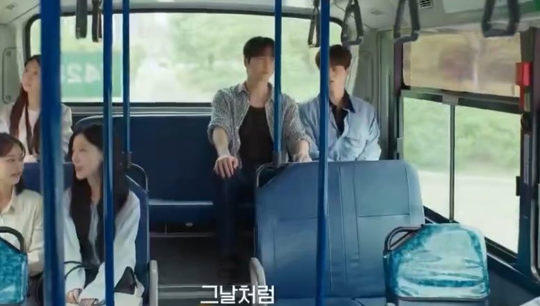 gistaraan's tweet photo. gue ngetawain jeongpio duduk di bus ini anjir, space seluas itu tapi jeongyo milih mepetin pio sampe gak ada jarak sesenti pun, itu pantat mereka juga nyentuh sih yakin gue 😭 https://t.co/pXYIsCcqhm