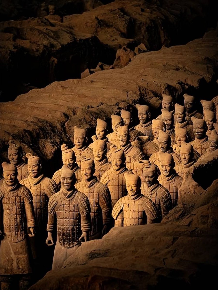 SvLGG1rToipg0lQ's tweet photo. [It’s my first time to visit the terracotta warriors site, and I can’t hide my excitement!]， https://t.co/3bCRuabwoV