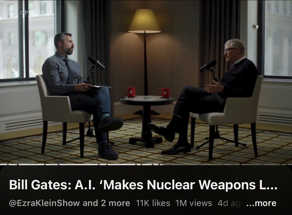 srkninci's tweet photo. Bill Gates’in Yapay Zeka konusunda verdiği yeni röportajı izledim.

Benim çıkardığım notlar:

-Gates beklediğimden çok daha karamsar.

-En büyük korkusu AI’ın kendisi değil, insanların ve devletlerin bu hıza yetişememesi.

-Beyaz yaka işleri ciddi baskı altında.
Robotik ilerledikçe fiziksel işler de güvende değil.

-Biyogüvenlik ve siber saldırı tarafını çok ciddi görüyor.

-“AI yeni işler yaratır” argümanına eskisi kadar güvenmiyor.

-Buna rağmen sağlık, eğitim ve üretkenlik tarafında AI’ın çok büyük fayda yaratacağını düşünüyor.

-Önümüzdeki 5–10 yılın sancılı geçebileceği fikri röportaj boyunca hissediliyor.

Benim en çok dikkatimi çeken şey ise tonu oldu.

Bill Gates gibi yıllardır teknoloji konusunda iyimser konuşan birinin bu kadar korkar hale gelmesi beni şaşırttı.