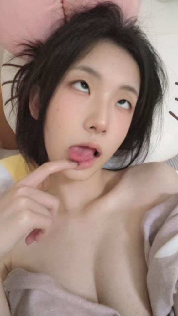 julia65hj6's tweet photo. 其实打初中起呀我就挺另类的  #小狗日记 #反差 #女高 https://t.co/kz3J98hp7p