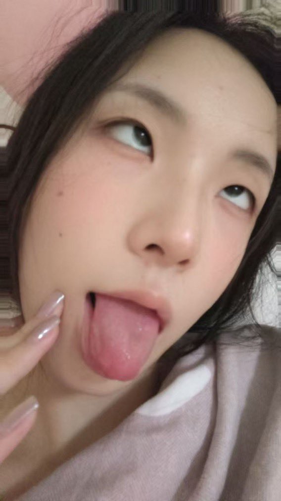julia65hj6's tweet photo. 其实打初中起呀我就挺另类的  #小狗日记 #反差 #女高 https://t.co/kz3J98hp7p