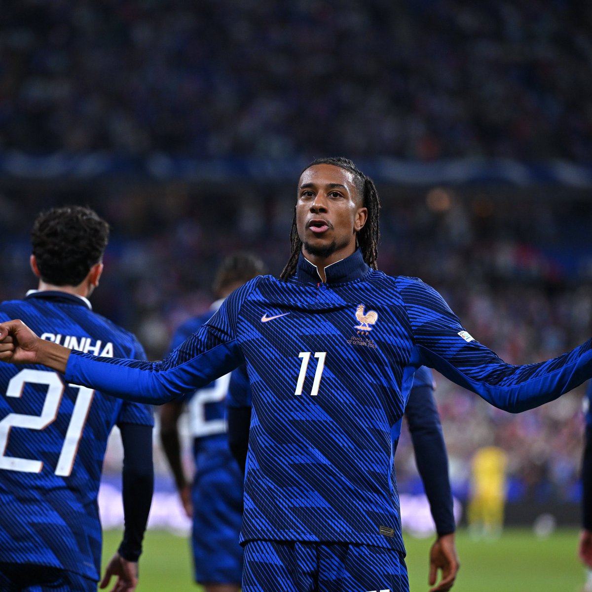 _BeFootball's tweet photo. 🚨 Après l’élimination des Bleus au Mondial, MICHAEL OLISE 🇫🇷 S’EST REPROCHÉ DE NE PAS AVOIR PORTÉ son équipe jusqu’en finale. 😞

Il avait même PLEURÉ après le match de la 3e place contre l’Angleterre 🏴󠁧󠁢󠁥󠁮󠁧󠁿, regrettant de ne pas avoir marqué quand il en avait l’occasion.

𝗟𝗘 𝗥𝗘𝗧𝗢𝗨𝗥 𝗘𝗡 𝗙𝗢𝗥𝗖𝗘 𝗤𝗨’𝗜𝗟 𝗡𝗢𝗨𝗦 𝗙𝗔𝗜𝗧. 🤯

(@lequipe)