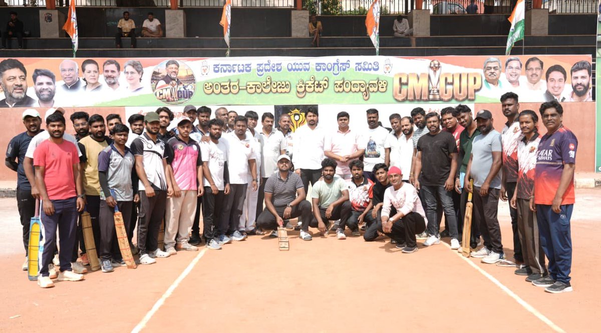 IYCKarnataka's tweet photo. ಕರ್ನಾಟಕ ಪ್ರದೇಶ ಯುವ ಕಾಂಗ್ರೆಸ್ ಸಮಿತಿ ಆಯೋಜಿಸಿರುವ ಅಂತರ ಕಾಲೇಜು ಕ್ರಿಕೆಟ್ ಪಂದ್ಯಾವಳಿ "ಸಿಎಂ ಕಪ್"ನಲ್ಲಿ ಮಹಾಲಕ್ಷ್ಮಿ ಲೇಔಟ್ ವಿಧಾನಸಭಾ ಕ್ಷೇತ್ರದ ನಂದಿನಿ ಲೇಔಟ್ ಹಾಗೂ ಮಹಾಲಕ್ಷ್ಮಿ ಲೇಔಟ್ ವಾರ್ಡ್ ನಡುವೆ ಕ್ರಿಕೆಟ್ ಪಂದ್ಯಾವಳಿ ನಡೆಯಿತು. ಈ ವೇಳೆ ಕೆಪಿಸಿಸಿ ಪ್ರಧಾನ ಕಾರ್ಯದರ್ಶಿಗಳಾದ ಶಿವಕುಮಾರ್ ಹಾಗೂ ಯುವ ಕಾಂಗ್ರೆಸ್ ರಾಜ್ಯ ಕಾರ್ಯದರ್ಶಿ ಅನಿಲ್ ಕುಮಾರ್ ಕ್ರೀಡಾಪಟುಗಳಿಗೆ ಶುಭಾಶಯ ಕೋರಿದರು.