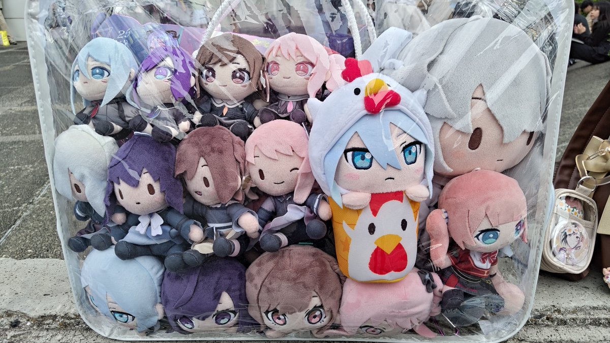 hiroton_refract's tweet photo. ニーゴ+αぬいバッグでプロセカ感謝祭2日目来てます。2週間前まで行ける気配すら無かったからホント何があるかわからんもんすね… https://t.co/UxdBTueosK