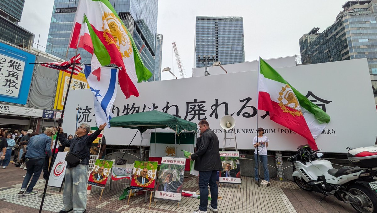 HiroyaMORIKAWA's tweet photo. I never thought I’d come across flags of the lion and pictures of the legendary longtime resident of Potomac I’d become so familiar with while I had lived in Washington DC again, right here in Shibuya, in the heart of Tokyo! 😆 https://t.co/HNZ3XDtkJY