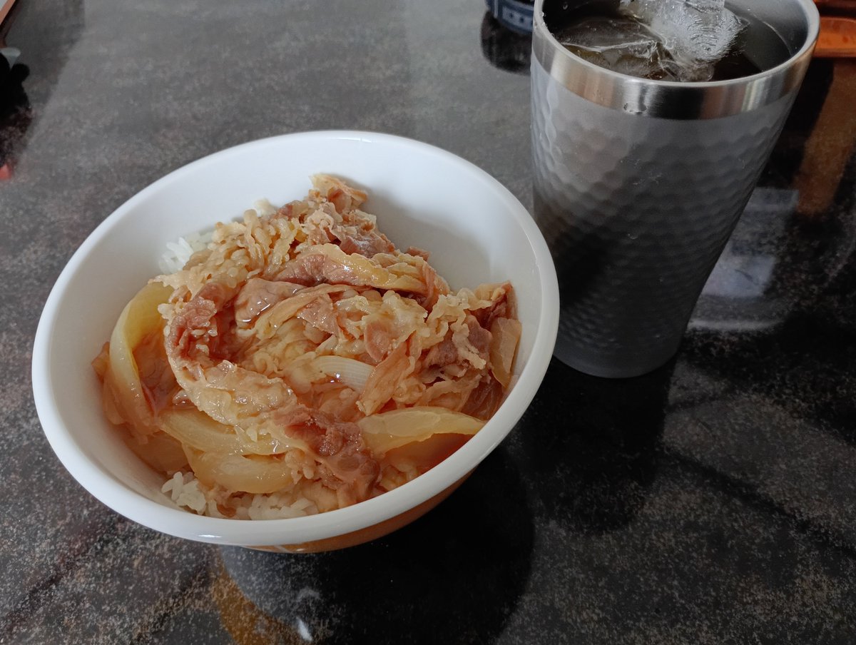matumatu0315's tweet photo. ちわっ✋体調はぼちぼちかな。お昼はお家で牛丼でした🐮みなさんは牛丼に卵をいれますか？いれませんか？俺はいれます🥚
#昼飯　#牛丼　#双極性障害 https://t.co/4TdmhODPLM