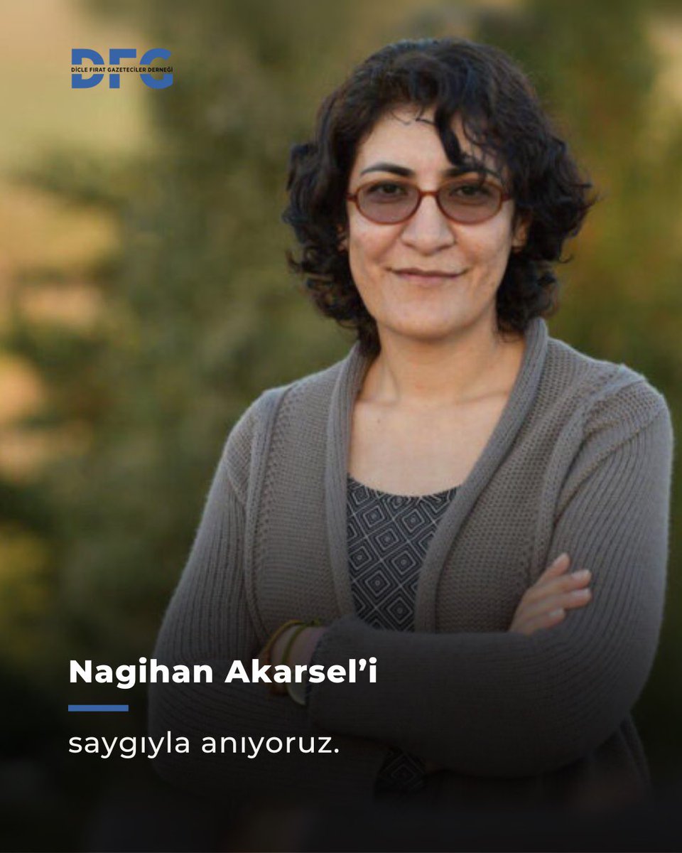 DFGDernegi's tweet photo. Jineoloji Araştırma Merkezi Üyesi, akademisyen ve Gazeteci Nagihan Akarsel, 4 Ekim 2022 yılında Güney Kürdistan'ın Silemaniye kentinde evinin önünde suikast sonucu katledildi. Katliamın üzerinden yıllar geçse de failleri henüz bulunamadı ve yargılanmadı. Bu yılda meslektaşları ve ardılları olarak bir kez daha gerçek faillerin açığa çıkarılması ve yargılanması çağrısını yineliyoruz. 

Özgür basının öncü kadınlarından biri olan Nagihan Akarsel'in 4'ncü ölüm yıldönümünde kendisini saygı sevgi ve hiç dinmeyen bir özlem anıyoruz. "Ben bir serüvenciyim mekan tutmuyorum" diyen Nagihan Akarsel'in kendinde başlattığı özgürlük mücadelesi, bugün milyonlarca kadına yol oluyor, revan oluyor. 

Kadınlar, ardılları olan gazeteciler, ders verdiği öğrencileri Nagihan Akarsel'in hayallerini kadın özgürlük mücadelesinde yaşatıyor.Nagihan Akarsel'in kalemi, özgür basının tüm kademelerinde yazmaya devam ediyor. 

Nagihan Akaresel'in bize bıraktığı mirası ve hayallerini yaşatma sözünü bir kez daha yineliyoruz.