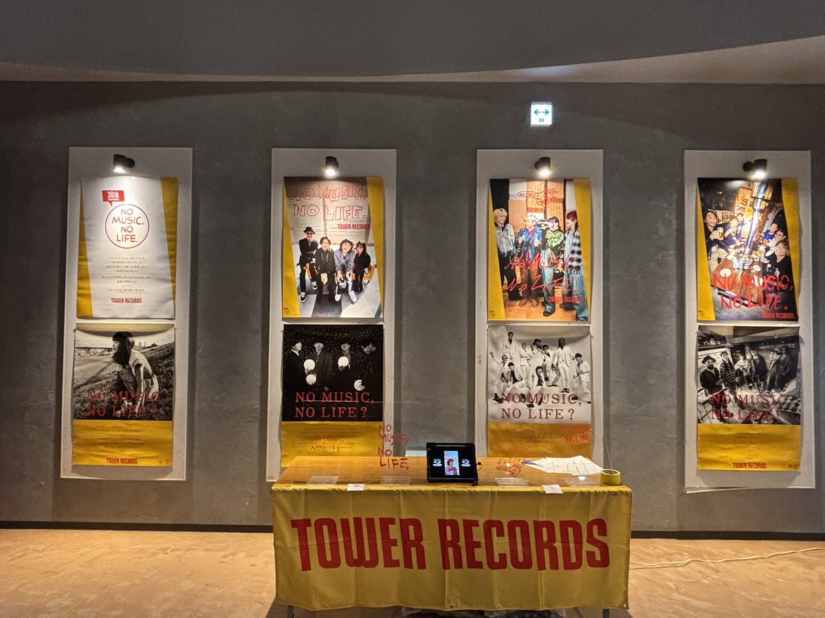TOWER_NMNL's tweet photo. 【#UNFRAMED_LIVE】

札幌公演開場しました！

会場内では北海道出身アーティストのNO MUSIC, NO LIFE.ポスターの展示のほか、出演者のサイン入りフォトスポットなど盛りだくさん！

ぜひこちらもチェックしてみてください！

#NOMUSICNOLIFE https://t.co/axCkm9Aadu