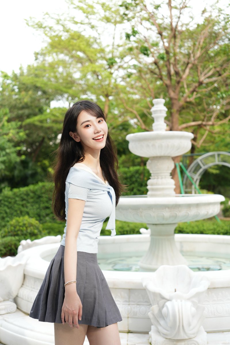 Sven27994234049's tweet photo. 95后｜已婚｜老师 🎀  
这里是一个不太敢在朋友圈发牢骚的小树洞。 
工作有点累，生活偶尔烦，偶尔也想找个地方说说话。
此生固短，仿佛一场梦，所以，开心一点，松弛一点，凡事不要太上心。
希望在这里认识一些有趣、真诚、同频的人。 
#老师 #反差 #新人 https://t.co/aRiKPiwYSE