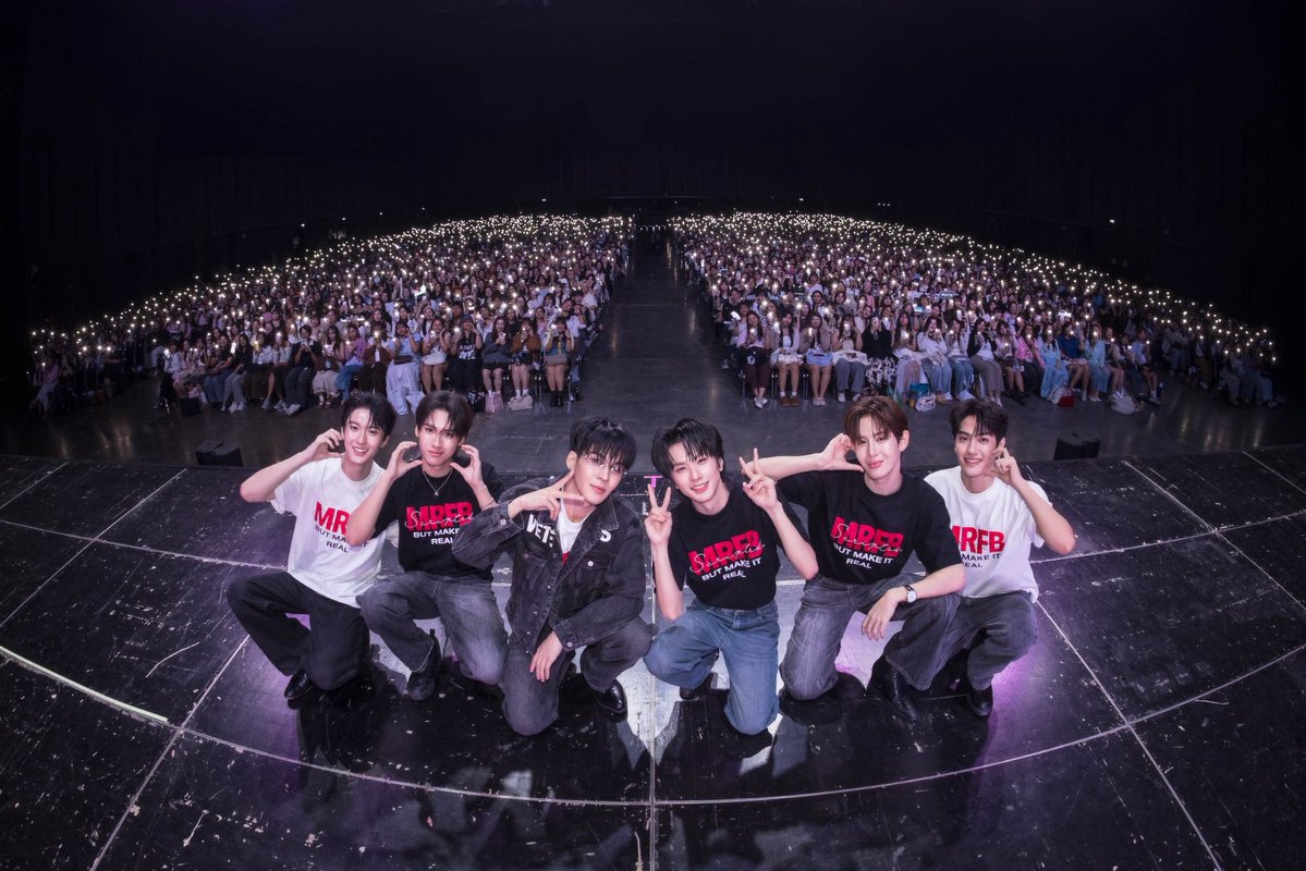 MrFanboySeries's tweet photo. ประมวลภาพบรรยากาศในงาน MR. FANBOY Presented by iQIYI 📸💚

ขอบคุณแฟนบอยส์ แฟนเกิร์ลทุกคนที่มาหากันนะคร่าาา 🫶🏻

MR FANBOY CHAPTER 6
#MrFanboyEP6 https://t.co/rTggyWFVwq