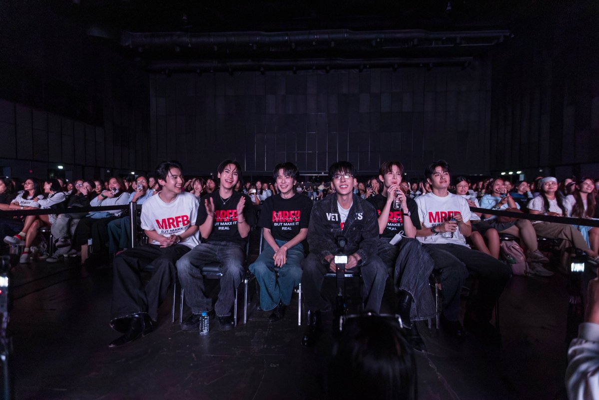 MrFanboySeries's tweet photo. ประมวลภาพบรรยากาศในงาน MR. FANBOY Presented by iQIYI 📸💚

ขอบคุณแฟนบอยส์ แฟนเกิร์ลทุกคนที่มาหากันนะคร่าาา 🫶🏻

MR FANBOY CHAPTER 6
#MrFanboyEP6 https://t.co/rTggyWFVwq