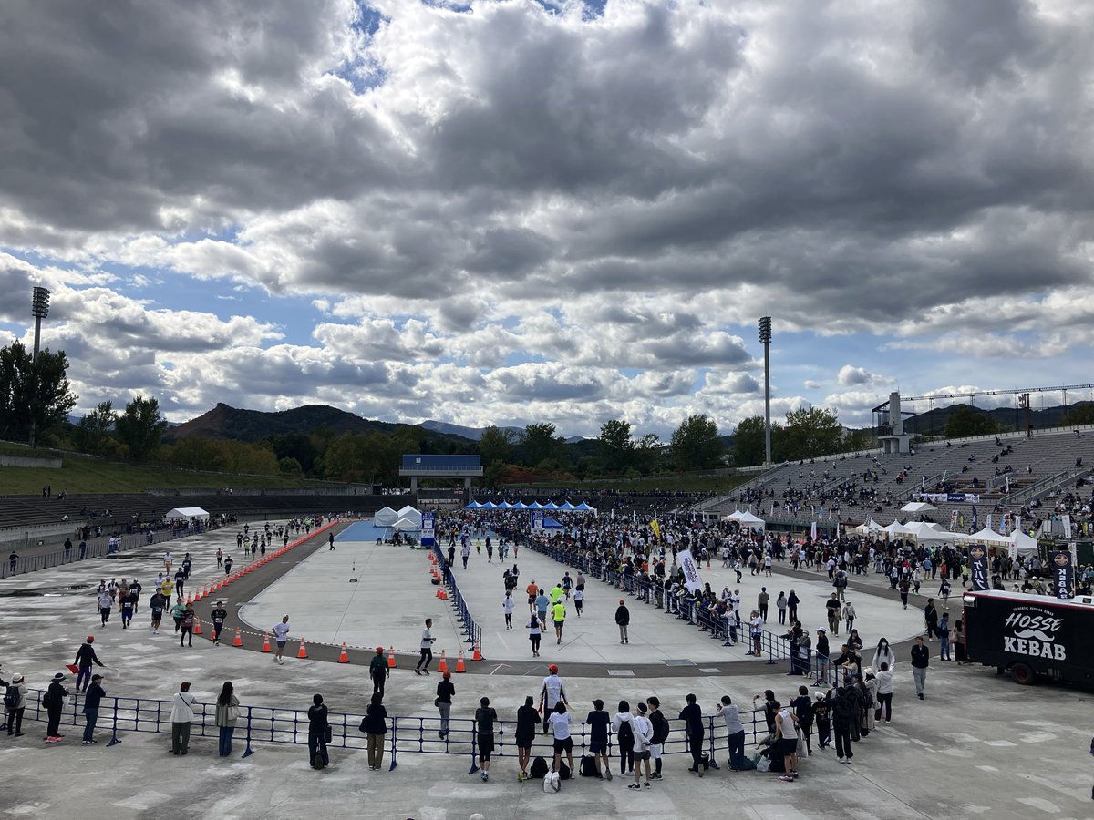 LnerMasaki's tweet photo. 札幌マラソンでハーフマラソン🏃
YouTubeで「EAZY」MVエンドレスで流して完走できた!計算すると35回、動画回しました👊
ハーフマラソン、EAZYでした(棒読み)
今日からGirls2はライブツアー🎤福岡の皆さん楽しんで。絶対最高だ!
#Girls2
#EAZY https://t.co/b5saDIbwOk