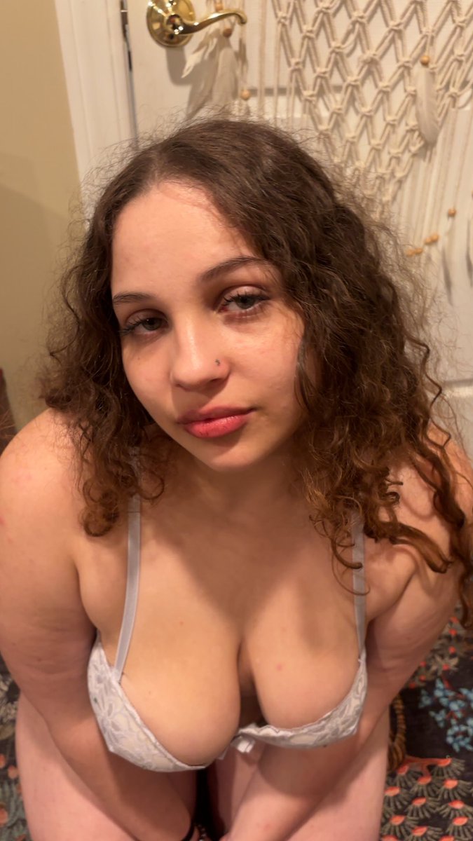 TinyThunderxd's tweet photo. Do you like when I look at you like that? #submissive #bbw #thick #daddykink #viral #CHUDAİ https://t.co/QGWmeV3jlG