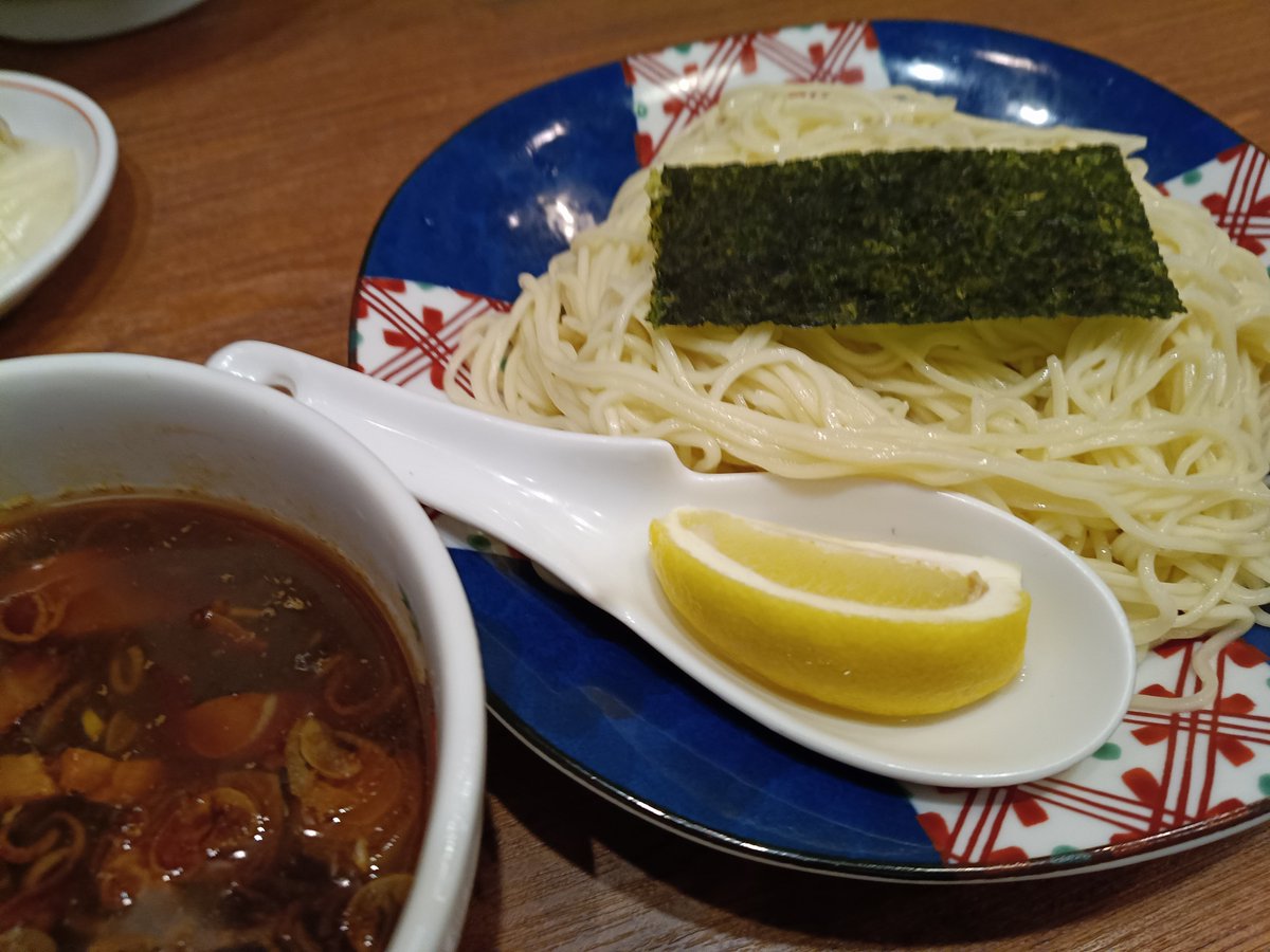 k_daizu's tweet photo. 今日の昼は久々のおさださん
初めてつけ麺食べた https://t.co/CEbj6Q1BVD