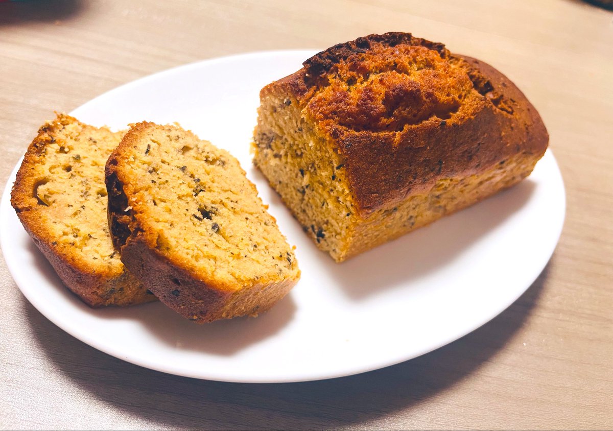 Hig_lley's tweet photo. 紅茶のパウンドケーキ作った。普通に美味しすぎて大成功✌️ https://t.co/58fMDAmEoV