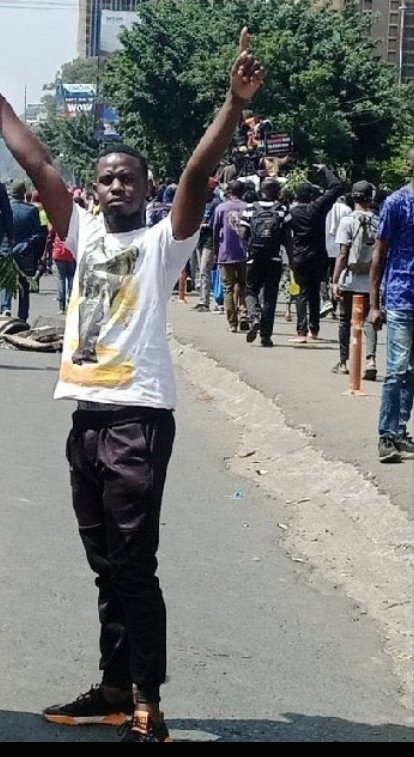 FarrelKE_'s tweet photo. @therealantoh Ther guok gi gik mo fuo the same guy mwenye aliita Baba mchawi na akatu tusi ndio unapraise ghasia sanaa https://t.co/s1qThMQ9lt