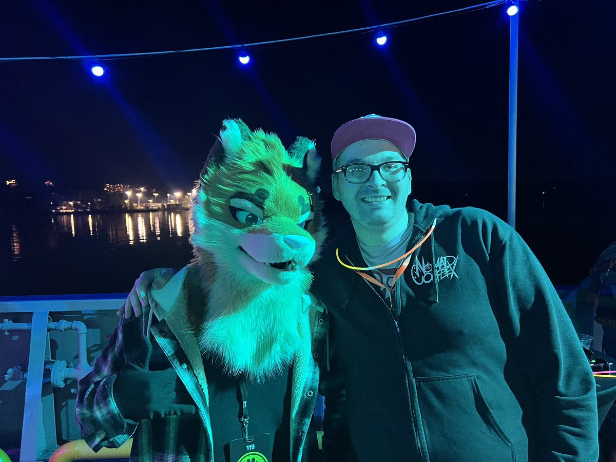 FlintBleopard's tweet photo. Had a fun night at the Fetch Barktober boat party! https://t.co/m8uz9vruMq