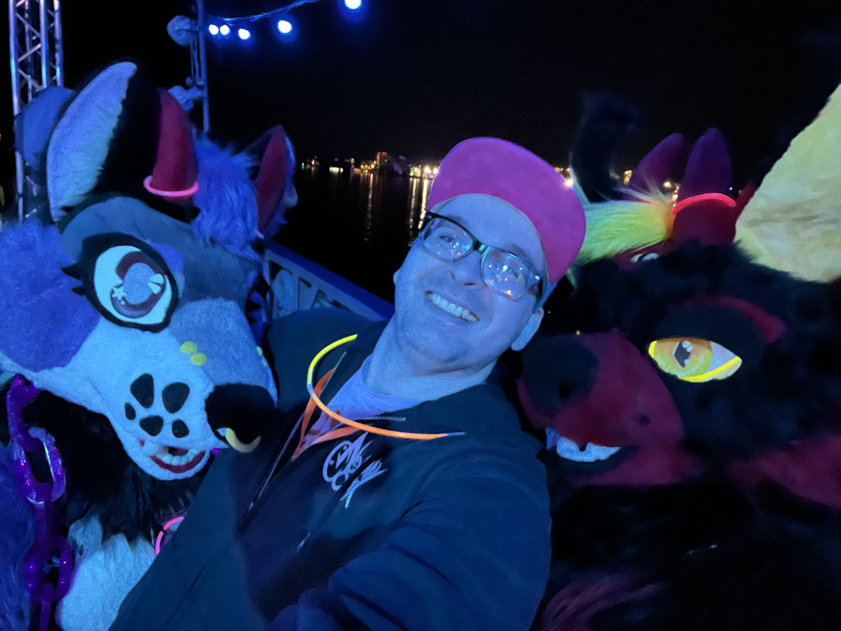 FlintBleopard's tweet photo. Had a fun night at the Fetch Barktober boat party! https://t.co/m8uz9vruMq