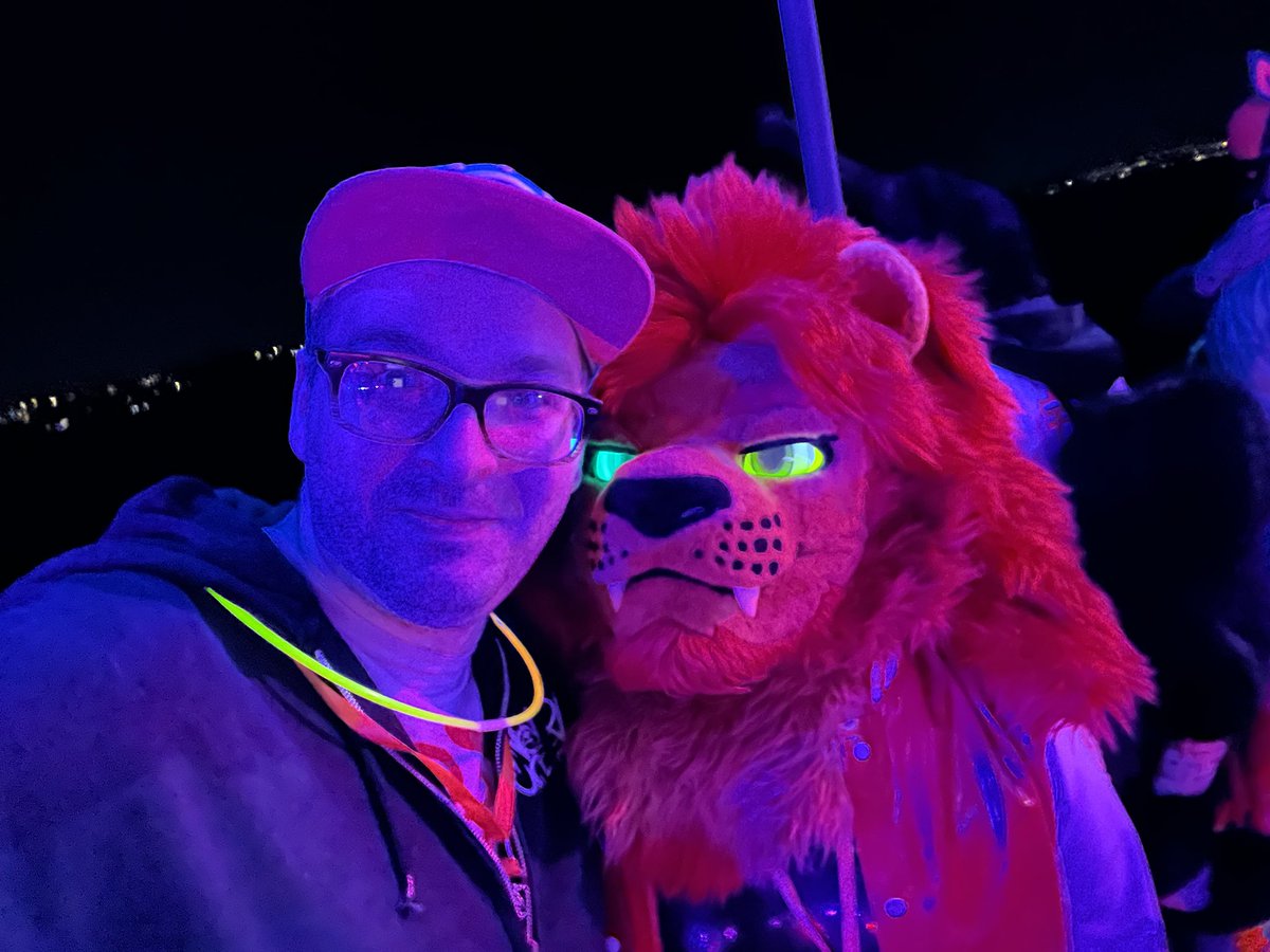 FlintBleopard's tweet photo. Had a fun night at the Fetch Barktober boat party! https://t.co/m8uz9vruMq