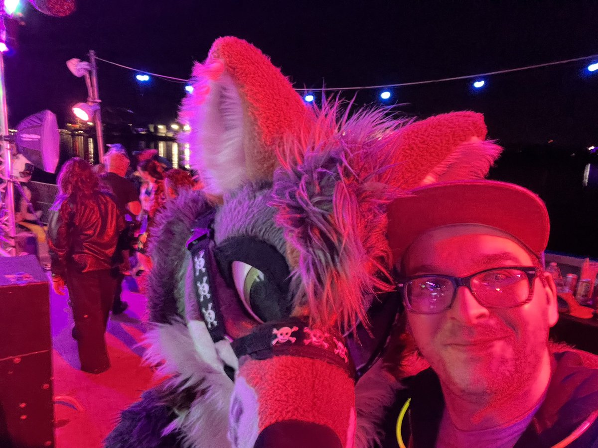 FlintBleopard's tweet photo. Had a fun night at the Fetch Barktober boat party! https://t.co/m8uz9vruMq
