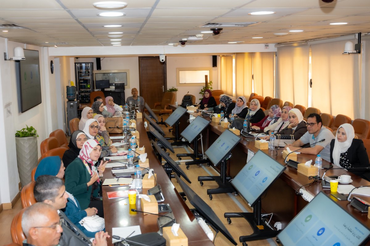 FAOEgypt's tweet photo. 🤝 Under the @Pandemic_Fund, @FAO, #GOVS &amp; @mohpegypt brought together key sectors to strengthen the role of hotlines in early detection, reporting &amp; coordinated response to health events, enhancing multisectoral collaboration through the #OneHealth approach. https://t.co/YUH9bxUyBX