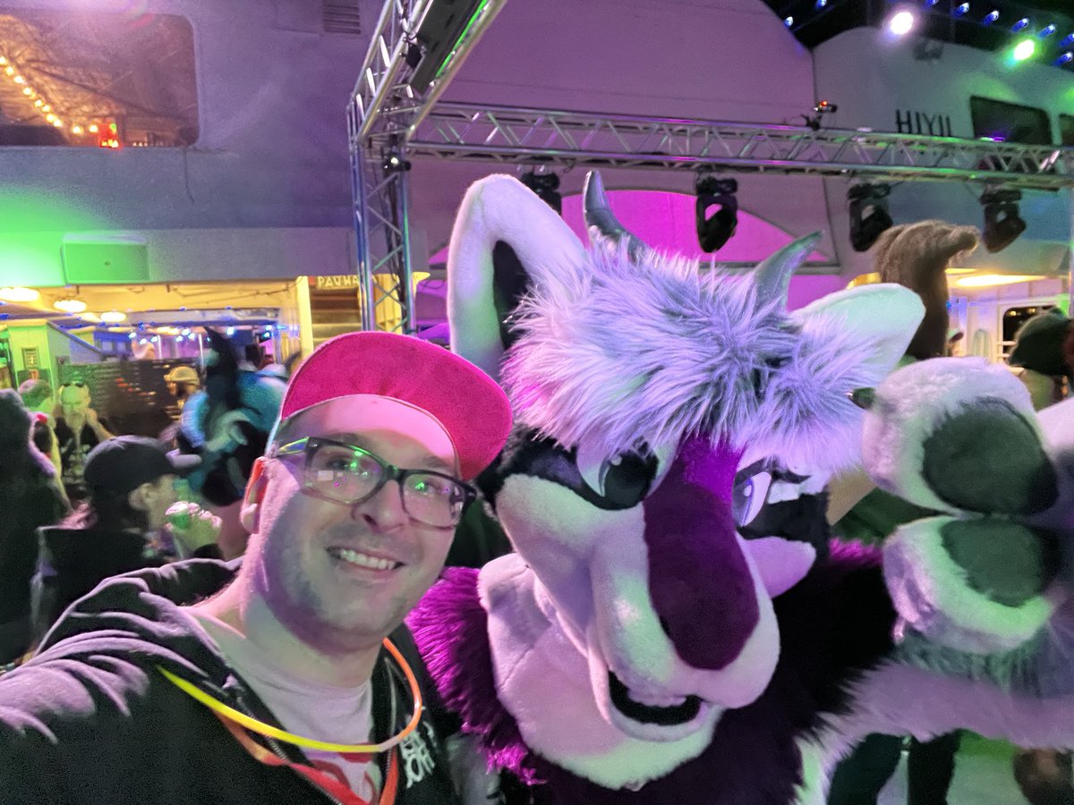 FlintBleopard's tweet photo. A couple more photos I took with other furs :3 https://t.co/qEOrWKKn3N