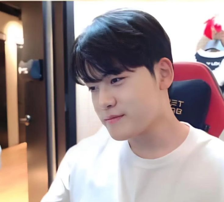 mellys_i's tweet photo. 흰색잘받음청년 . . https://t.co/kMtr5YYh6Q