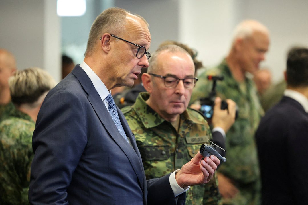 AlphaBinCap's tweet photo. 🇩🇪 🇺🇦 Merz Turns Kyiv Support Into a German Defence-Industrial Growth Strategy

Read More: https://t.co/d9ZJakiqMV

#Defence #EuropeanDefence #Ukraine #Germany #AerospaceAndDefence #AirDefence #Drones #Hensoldt #DiehlDefence #SiemensEnergy #SecurityOfSupply https://t.co/2Gglk1bSNP