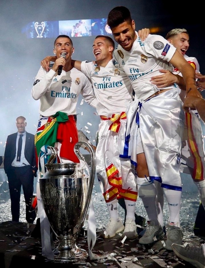 Cr7Stand's tweet photo. 👑🐐 https://t.co/SDjqY8IJRI