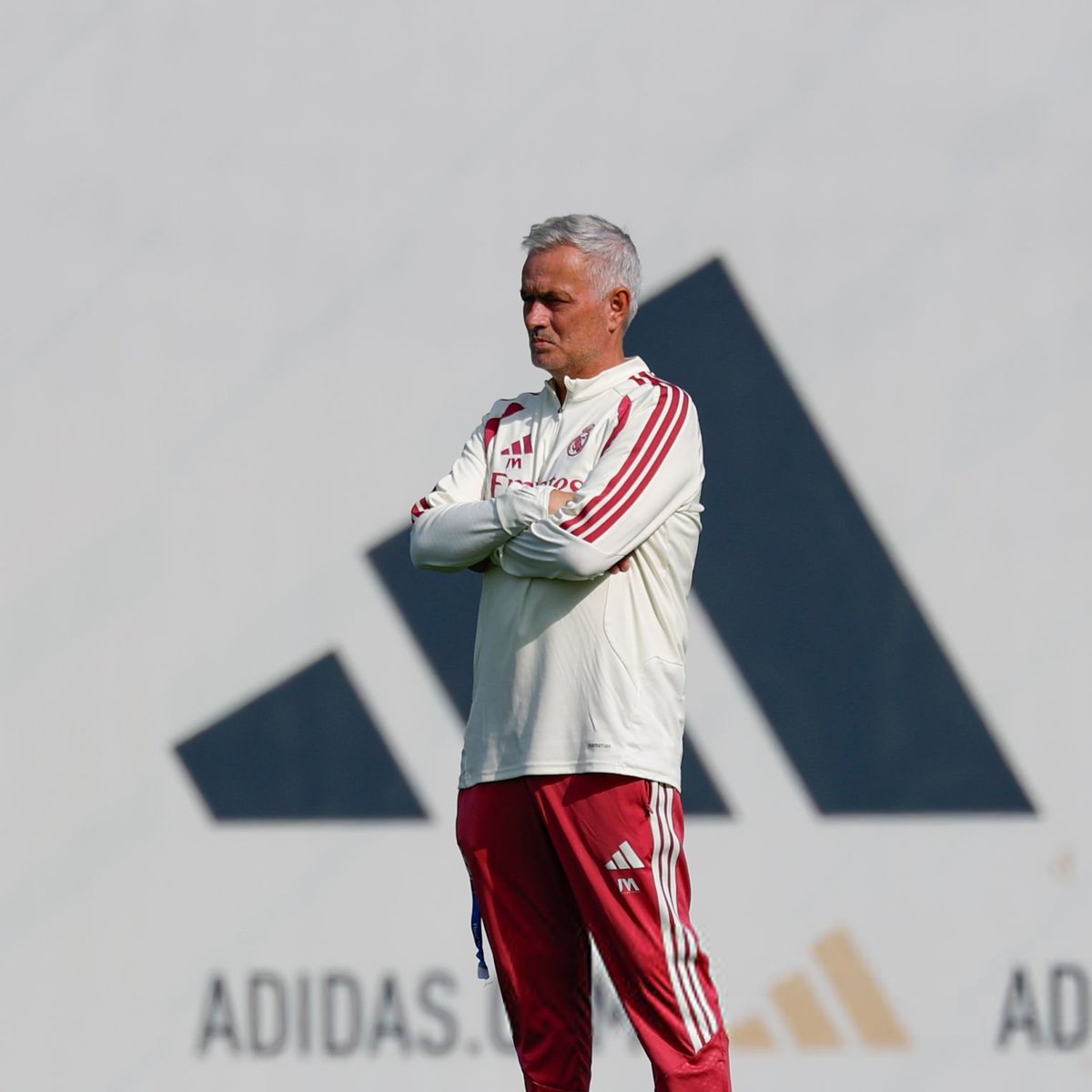 _BeFootball's tweet photo. 🚨 JOSÉ MOURINHO 🇵🇹 EST SANS DÉFENSEURS CONTRE VILLARREAL !! 😳

👉 Rüdiger est le seul central disponible (Huijsen, Asencio, Konaté OUT).

👉 Tchouaméni est l'option numéro 1 pour le dépanner.

👉 Les jeunes de La Fábrica appelés en renfort.

(@marca) https://t.co/0tUkCZ3Qd0