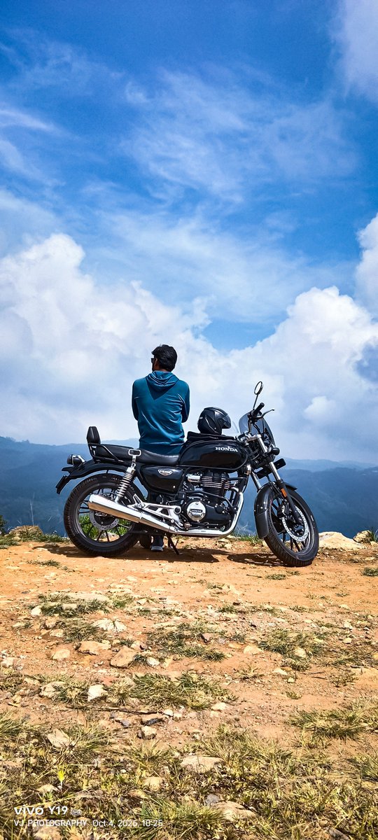 Vijay7291Vijay's tweet photo. #NewProfilePic
#VJRides
#YerkaudDiaries
🧿 🤗❤️😍🏍️ https://t.co/ZiQTtKbpRn