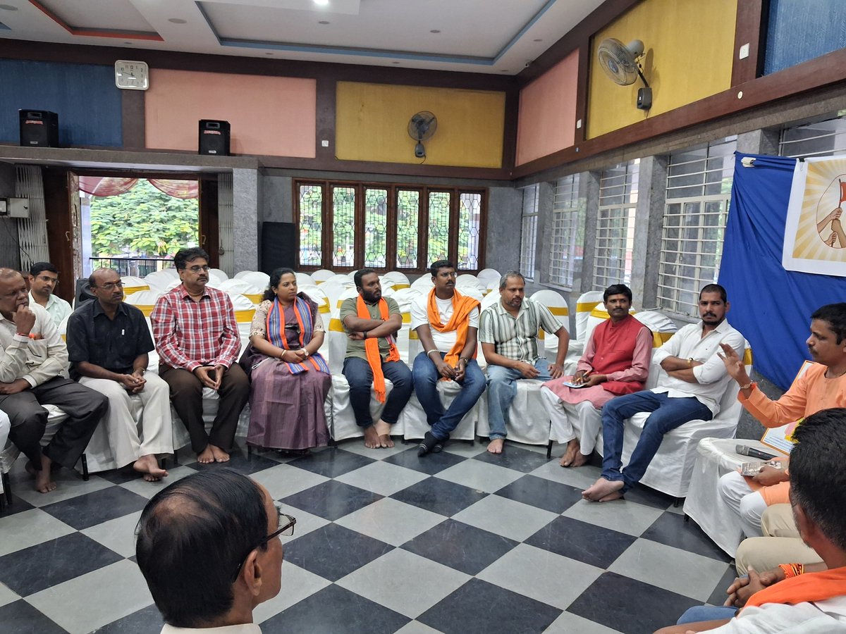 Mohan_HJS's tweet photo. United for Dharma! 🚩

The Hindu Rashtra Samanvaya Samiti recently hosted a high-level meeting in Bengaluru with Sri Ram Sene, Hindu Janajagruti Samiti, and other pro-Hindu organizations. Leaders gathered to discuss growing challenges to Hindu culture and strategize for unity. https://t.co/fwR5YwHwRO