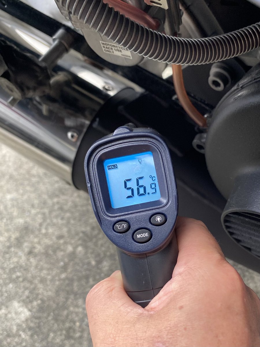 ADHD_MHSW's tweet photo. 塗料メーカーの指示では120℃から140℃で3、40分熱を加えろとある。これまでエキパイ部分の塗料が捲れてしまったのは、いきなり全開走行したからだろうwアイドリング時に144℃あるからな。真ん中より後ろは温度不足。30分経過したので、ちょっくら買い物してくるw https://t.co/X0A80wdoSI