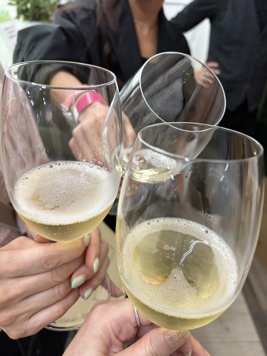 nyaohagi's tweet photo. お友達のお誘いで、
藤次先生のイベントにきました🍷
お店にしか行ったことないけど楽しい✨
#西天満
#wine https://t.co/BFm0oWkTwz