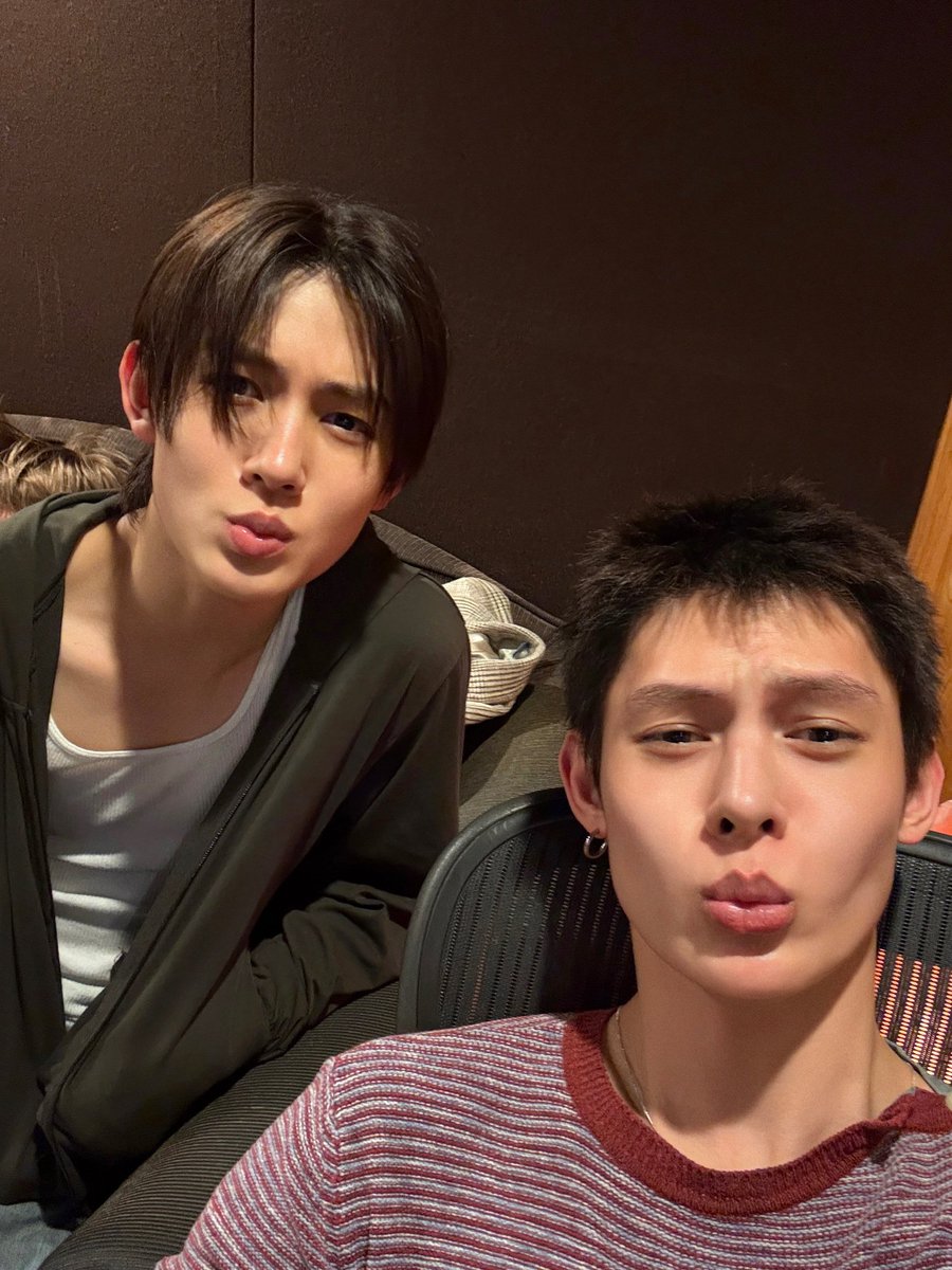 mmtbbi's tweet photo. 어엉??? ㅅㅂ 젯셩 드디어 셀카왓다고? https://t.co/OUFA5t492F