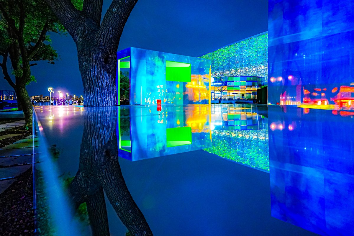 VisitSuzhou's tweet photo. ✨ Jinji Lake is glowing!
The 3rd Shanghai International Light & Shadow Festival has arrived in Suzhou, bringing dazzling light installations, art, fashion and futuristic technology to the lakeside.
From Ligongdi to Moonlight Wharf, Jinji Lake is transformed into a vibrant nighttime playground. 🌟
📅 Sept 19 – Oct 16, 2026
📍 Jinji Lake, Suzhou
Come after dark and see Suzhou in a whole new light. ✨