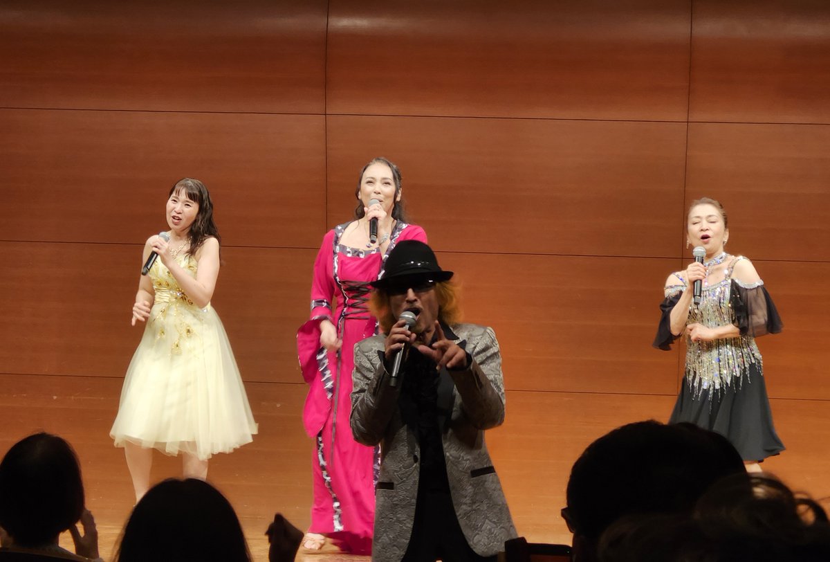 lila4848's tweet photo. 今日は春&amp;秋恒例🌸🍁
元四季レジェンドさんたちのコンサート🎶
ちゃみさんはご出演見合わせで残念…😔

でも他の皆さんお元気で今回も元気をたくさんいただきました💖

素敵な歌たくさんで耳福👂🎶
中でも熟成された沢木さんのスーパースターと光枝さんの見果てぬ夢は何度聴いても本当に素晴らしい…✨ https://t.co/YQtl6ihXl8