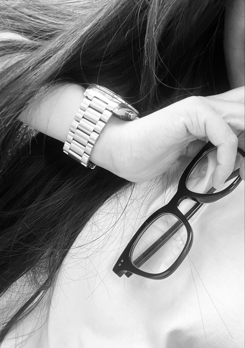 bewthmy's tweet photo. rất hay đây r, sáng dậy sớm makeup dress up các kiểu để tiễn bạn đi UK, r cách sân bay có 2km thôi, phát hiện là rơi luôn cái điện thoại của đứa đi cùng r

#CHANELSS27XLENAMIU #LALINALENA #MIUNATSHA #CHANELSPRINGSUMMER #CHANEL #PFW https://t.co/IHZWJQLmyn