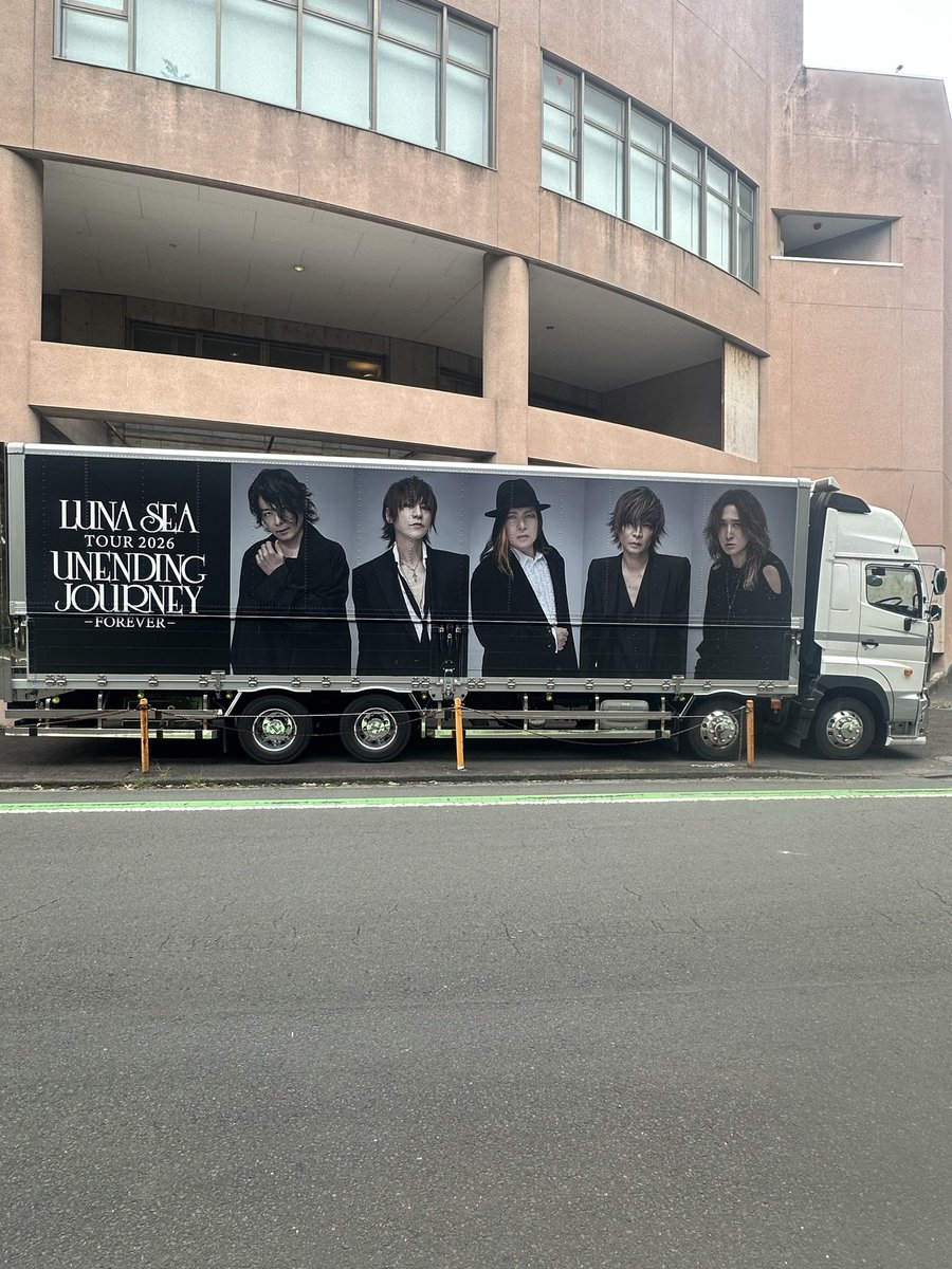 kubodisco's tweet photo. 来たど！久しぶりの仙台サンプラザ！にきても3列目って、想定以上にステージが近すぎる…俺はアホなのか？わけがわからん。

ということで、楽しみましょう！

#LUNASEA https://t.co/odfDVL7kLJ