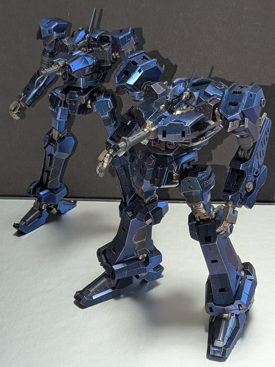 hakubei's tweet photo. 紫とガンメタまで塗り終わったところで様子見組み。
トーン落とす前なのでビッカビカ https://t.co/roQoGti0vp