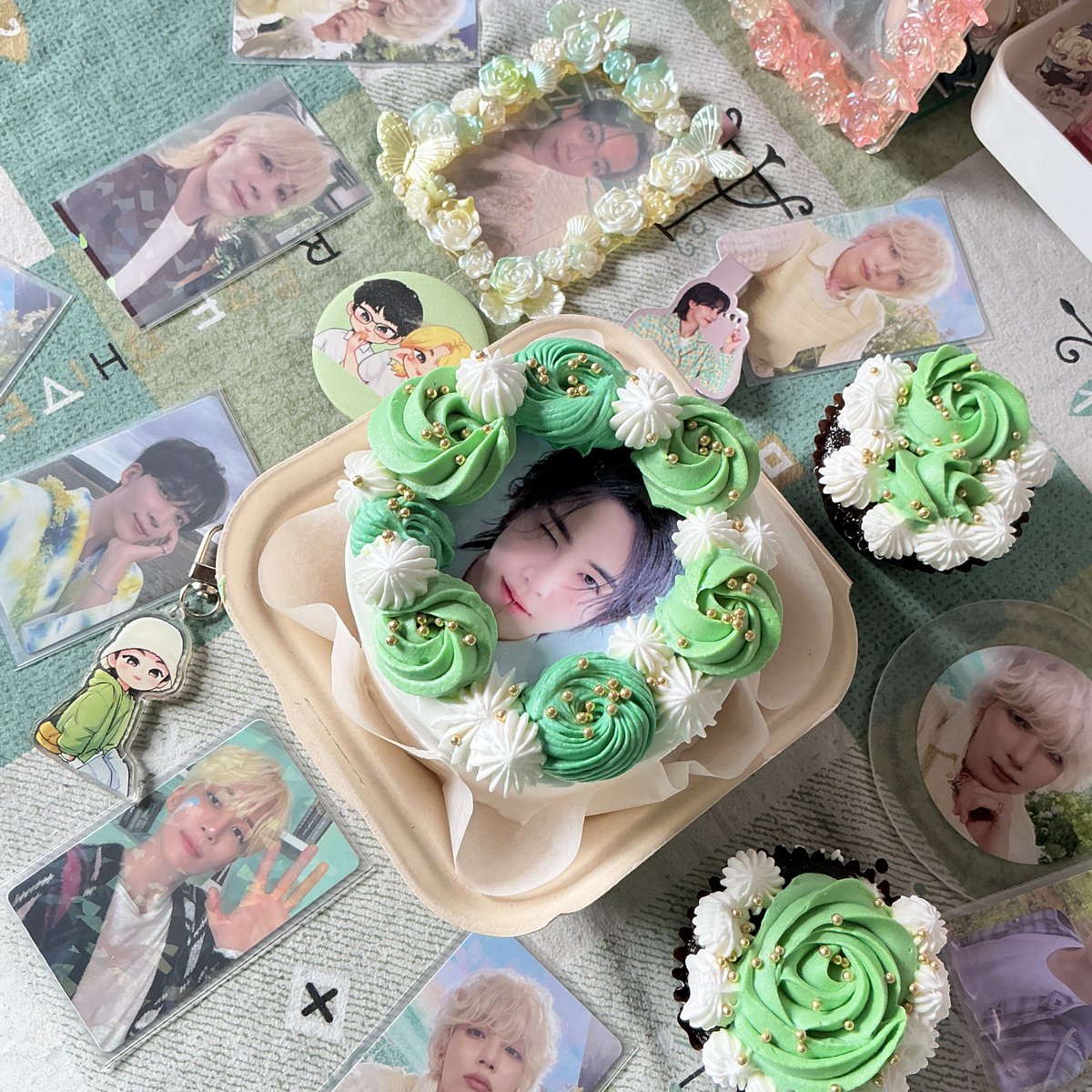 Imjrntmrnnbrg's tweet photo. HAPPY JEONGHAN DAY GIVEAWAY 

-like &amp; rt
-rt the qrt
-tag ur carat friend
-drop tags

1 Winner of Dreamscape Random Sealed Album (must willing to wait)
1 Winner of 50 pesos
1 Winner of Jh Cherry Pin!

1004 NEW ERA OF JEONGHAN
#하니생일_돌아왔쫑
#1004_JEONGHAN_Day https://t.co/Ttk7i9Bep1