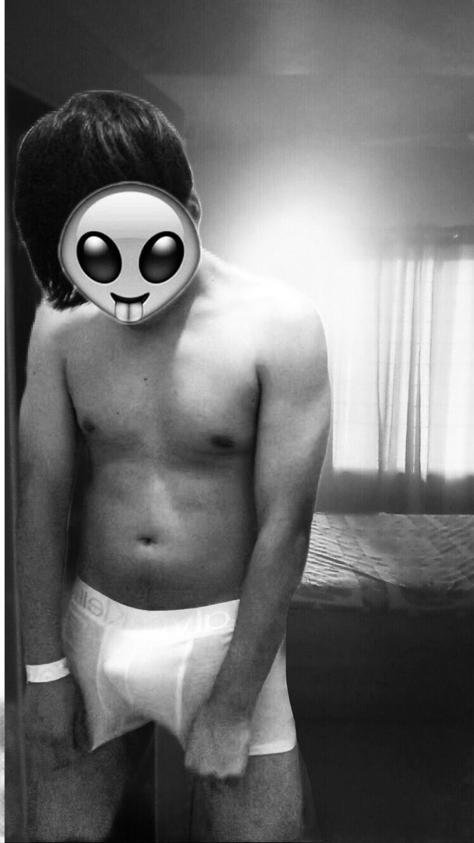 Flypyppht's tweet photo. Quieres ver qué hay debajo de mi bóxer ?? 😛 https://t.co/sv0GRGCT8H