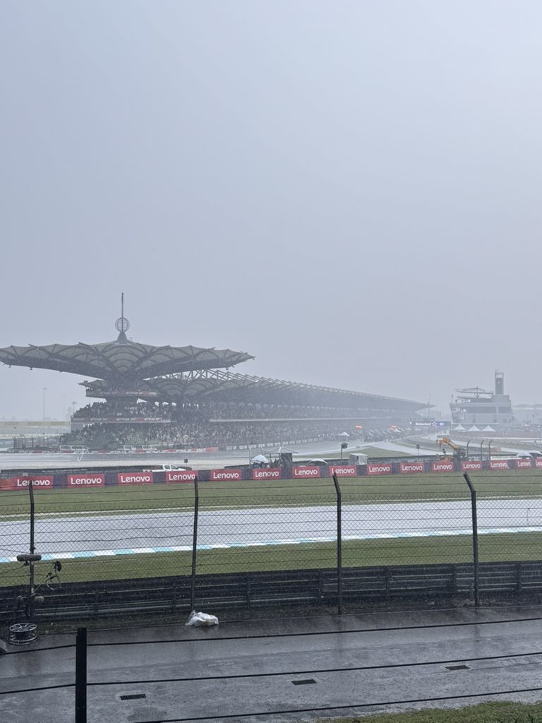 f1speed_indo's tweet photo. Deres banget coy...

Delayed start! https://t.co/JnjTHDfMG0