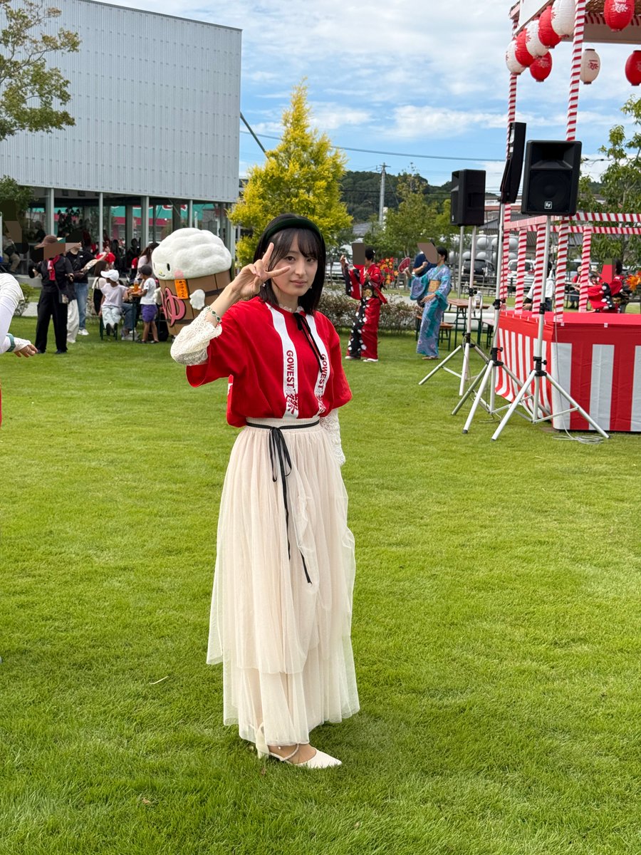 Onion_Knight_8's tweet photo. １回目、昼過ぎの盆踊り🏮
こんな表情をしてくるみっさー😂

JR九州、西九州新幹線開業4周年記念「GO WEST 4 夜祭」

#川原美咲
#JR九州 #GOWEST4
#嬉野温泉駅 https://t.co/gcF4u0qayn