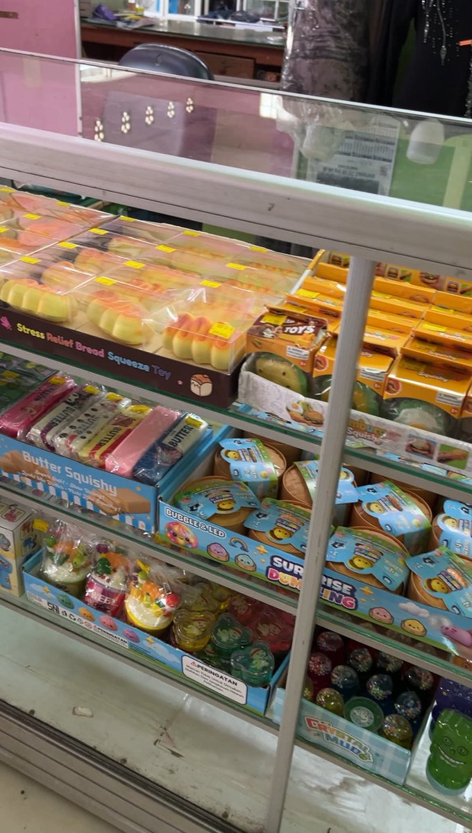 Sipitungscbd's tweet photo. Guys, help 😭🙏

Aku jualan squishy dan mau nulis “jangan diremas”. Kira-kira ada nggak kata-kata yang lebih sopan dan enak dibaca? 😭 https://t.co/tpph3H9dry