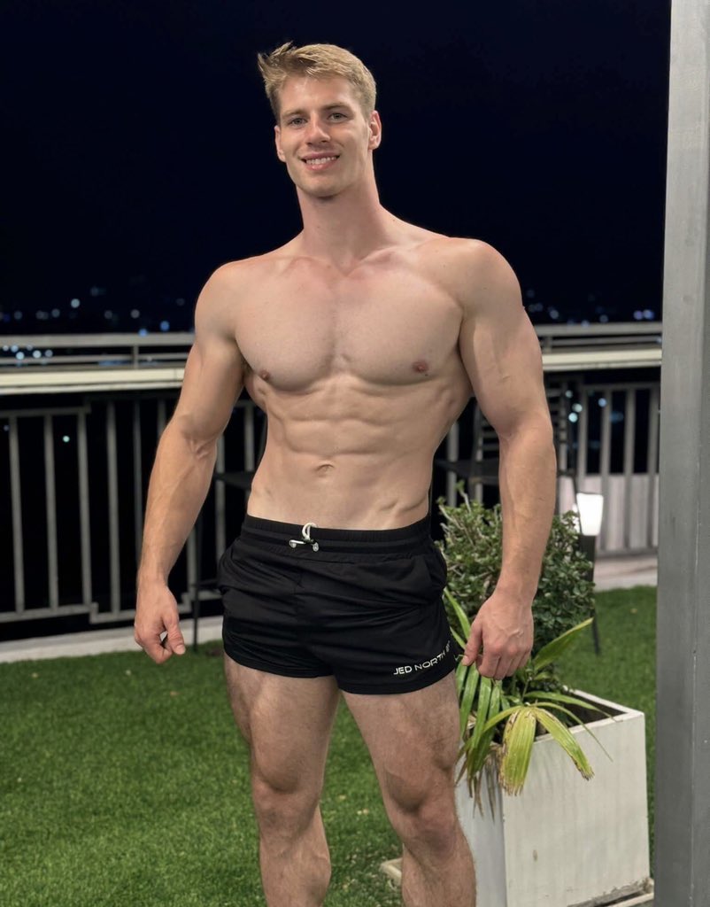 Patrickleblanct's tweet photo. Single gay https://t.co/K3HmBQMGDR